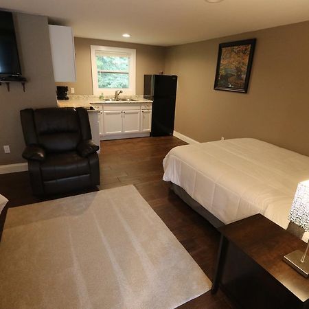 Brimley Motel Suites ภายนอก รูปภาพ