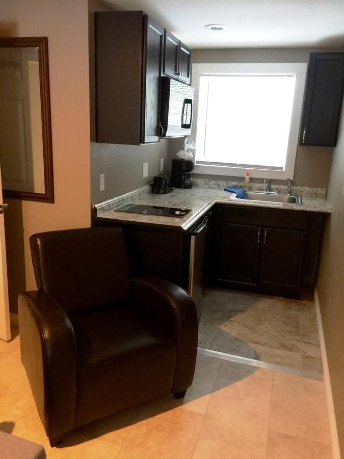 Brimley Motel Suites ภายนอก รูปภาพ
