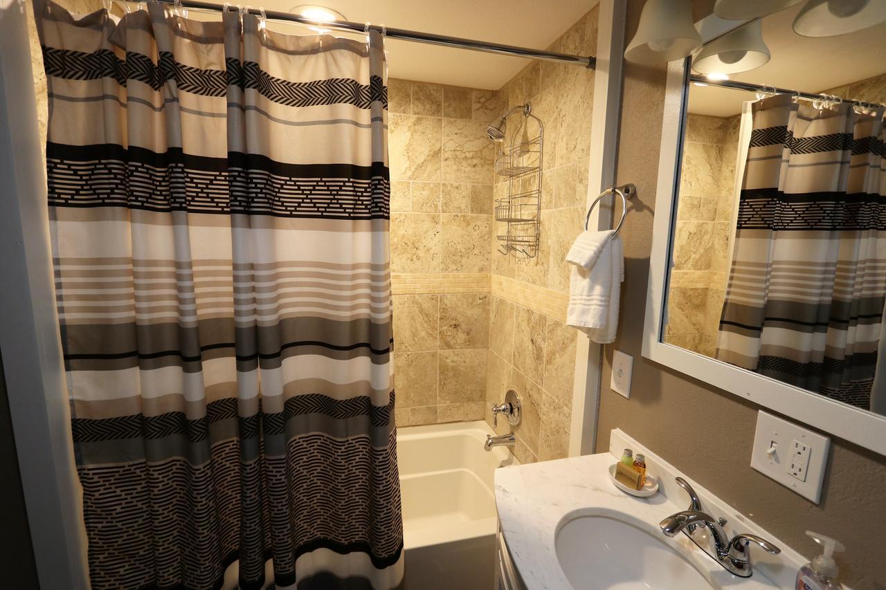Brimley Motel Suites ภายนอก รูปภาพ