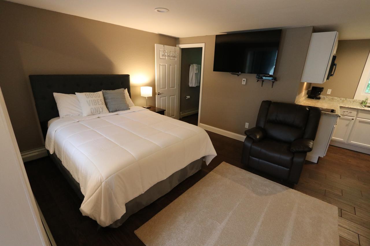 Brimley Motel Suites ภายนอก รูปภาพ